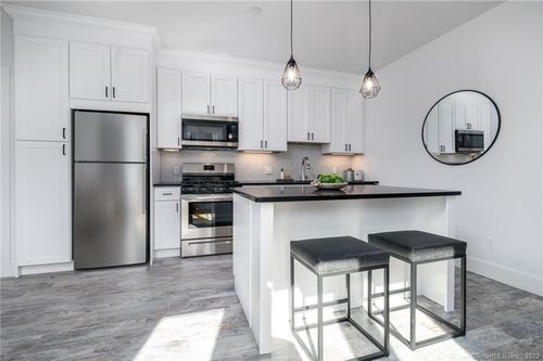 1e-32 Pulaski Street, Stamford, CT, 06902 | Card Image