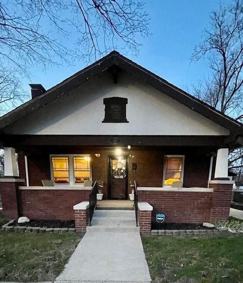 613 W Williams St, Danville, IL, 61832-4461 | Card Image