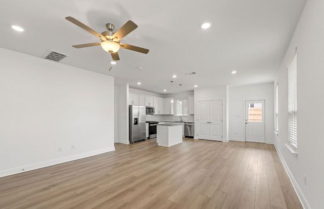 521 Scooter St, House other with 5 bedrooms, 3 bathrooms and null parking in Georgetown TX | Image 11