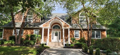 5 Emily Ct, Hampton Bays, NY, 11946-2032 | Card Image