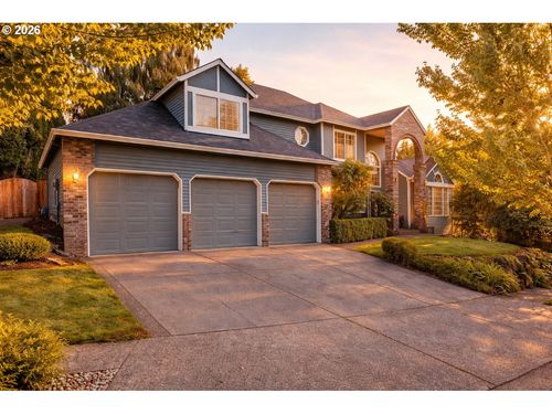 2250 River Heights Cir, West Linn, OR, 97068-4052 | Card Image