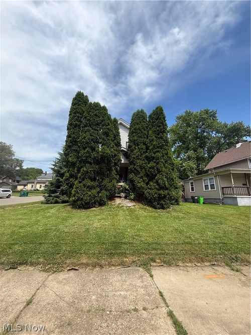 804 Erie St S, Massillon, OH, 44646-7923 | Card Image