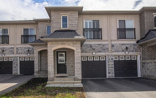 32 Kantium Way, Whitby, ON, L1N0L4 | Card Image