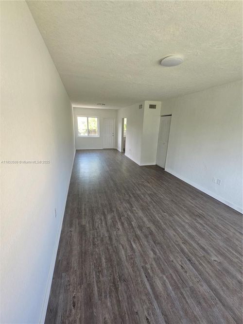 225-225 Nw 84th Ter, Miami, FL, 33150-2632 | Card Image