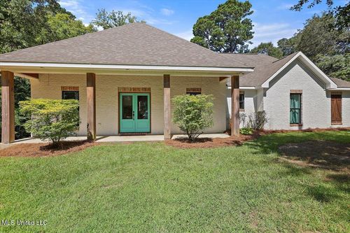 104 Pine Hill Cir, Florence, MS, 39073-8850 | Card Image