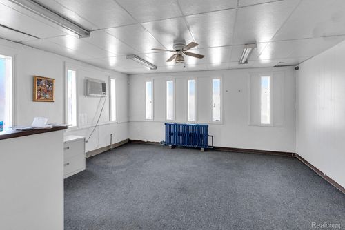 9900 Northlawn St, Detroit, MI, 48204-4120 | Card Image