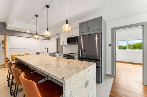 apt-302-645 Ne 121st St, North Miami, FL, 33161-5561 | Card Image
