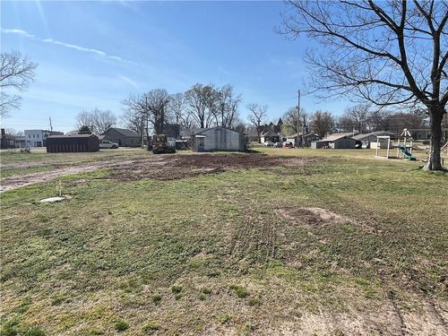 211 Merchant St, Oswego, KS, 67356-1725 | Card Image