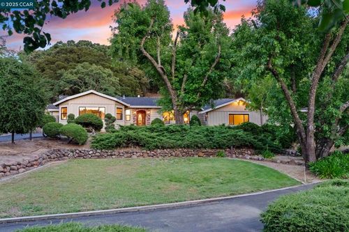 3092 Lester Rd, Martinez, CA, 94553-4552 | Card Image