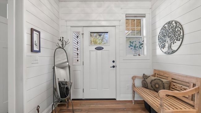 Lots of room in this foyer!.jpg | Image 16