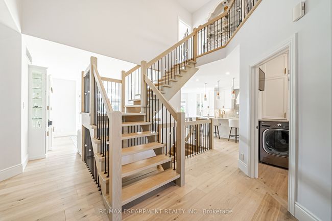 70 Oak Ave, House other with 6 bedrooms, 4 bathrooms and 7 parking in Dundas ON | Image 4