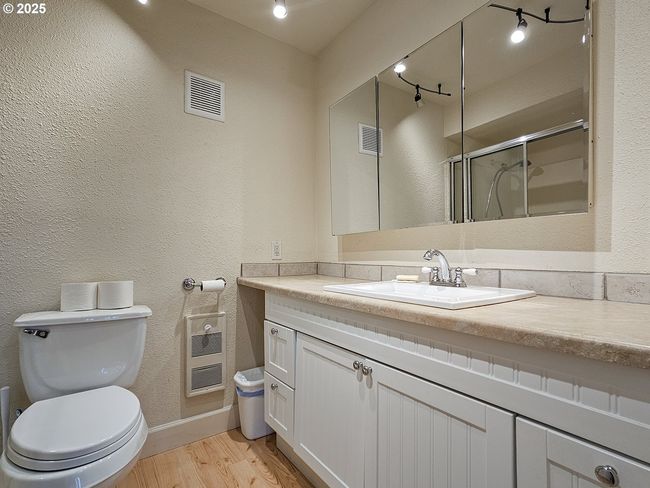 BLDG-25 - 213 Oswego Smt, Condo with 2 bedrooms, 2 bathrooms and 1 parking in Lake Oswego OR | Image 25