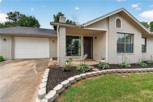 204 Jonathan Dr, Bentonville, AR, 72712-6634 | Card Image