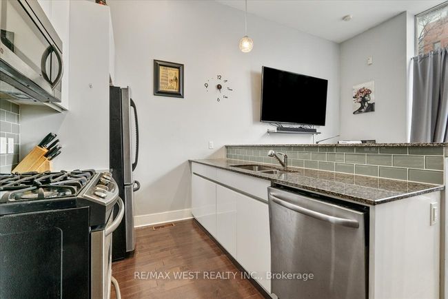 101 - 323 Kingston Rd, Condo with 1 bedrooms, 1 bathrooms and null parking in Toronto ON | Image 9