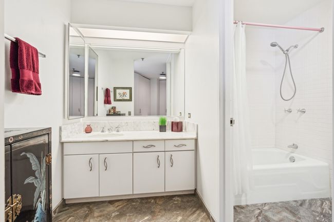 1305 - 680 N Lake Shore Dr, Condo with 3 bedrooms, 3 bathrooms and 1 parking in CHICAGO IL | Image 18