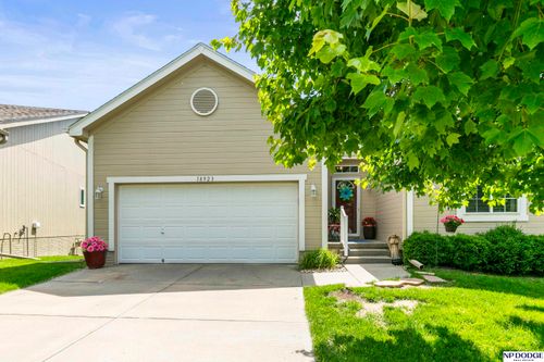 18923 Holmes St, Omaha, NE, 68135-3582 | Card Image