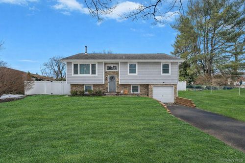 39 Joseph Pl, Nesconset, NY, 11767-2807 | Card Image