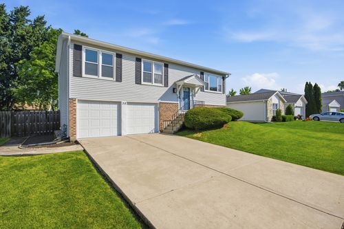 38 Blue Ridge Dr, Glendale Heights, IL, 60139-1975 | Card Image