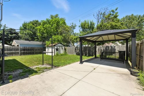 22315 Kramer St, Saint Clair Shores, MI, 48080-2865 | Card Image