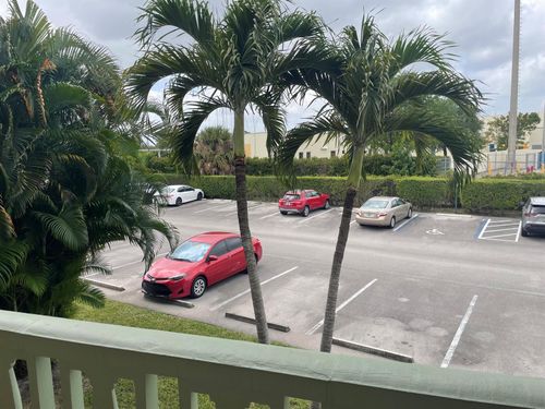 202-400 Village Green Cir W, Palm Springs, FL, 33461-6518 | Card Image