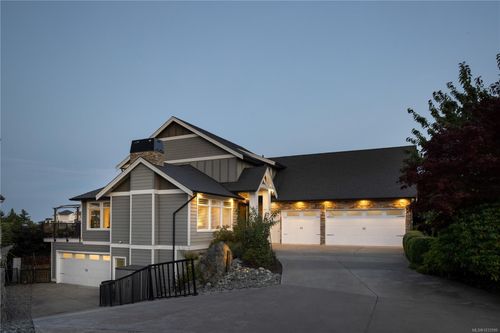 2287 Nicklaus Dr, Victoria, BC, V9B0L2 | Card Image