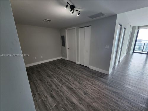 3502-1300 S Miami Ave, Miami, FL, 33130-4467 | Card Image