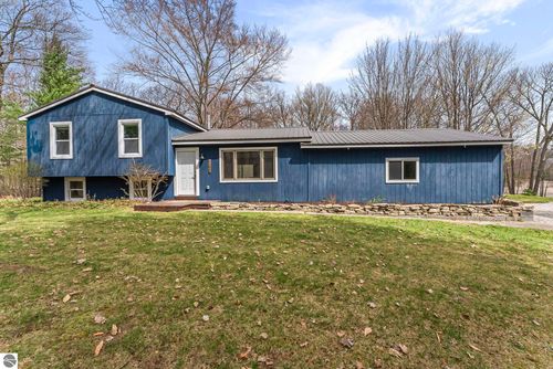 9376 Cunningham Ln, Traverse City, MI, 49685-9083 | Card Image