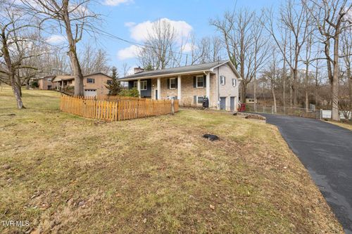 1108 Ridgecrest Rd, Johnson City, TN, 37604-7725 | Card Image