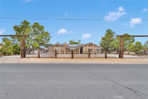 21230 Standing Rock Ave, Apple Valley, CA, 92307-3404 | Card Image