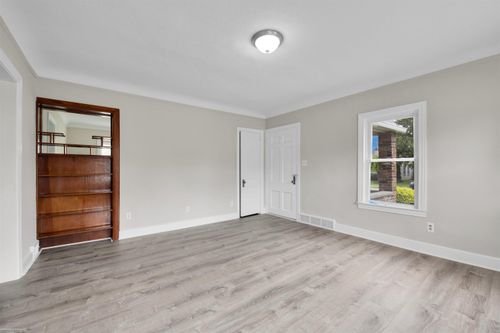 22932 Hoffman St, Saint Clair Shores, MI, 48082-2707 | Card Image