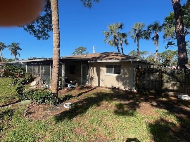 5365 Dover St Ne, House other with 3 bedrooms, 2 bathrooms and null parking in St Petersburg FL | Image 5