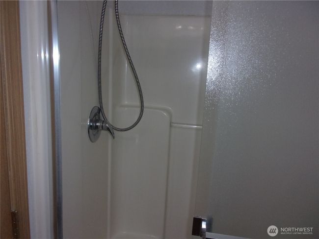 Primary bath shower. | Image 19