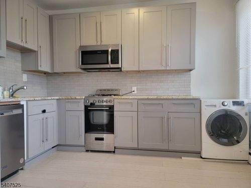 24 E Price St, Linden, NJ, 07036-3077 | Card Image