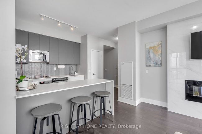 2303 - 2916 Highway 7, Condo with 2 bedrooms, 2 bathrooms and 1 parking in Vaughan ON | Image 10