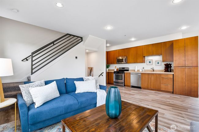 1214 N Northgate Way, Townhouse with 3 bedrooms, 2 bathrooms and 1 parking in Seattle WA | Image 10