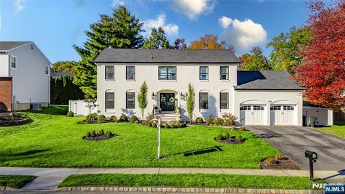 11 Robin Hood Way, Wayne, NJ, 07470-5427 | Card Image