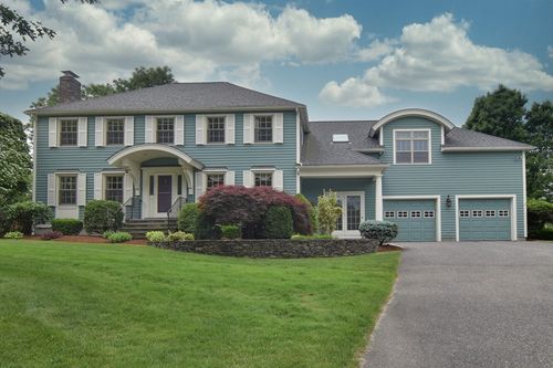 134 School St, Wayland, MA, 01778-4545 | Card Image
