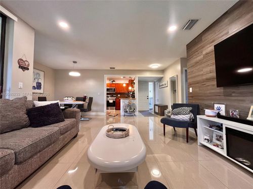 27300-4511 Carambola Cir S, Coconut Creek, FL, 33066-2596 | Card Image