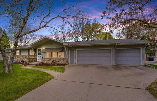 920 London Street, MENASHA, WI, 54952 | Card Image