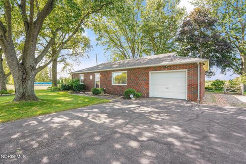 17985 Haskins Rd, Bowling Green, OH, 43402-9263 | Card Image