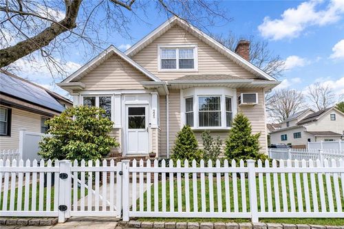 225 Bidwell Ave, Staten Island, NY, 10314-3188 | Card Image