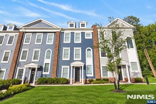 18 Parkside Ln, Teaneck, NJ, 07666-1415 | Card Image