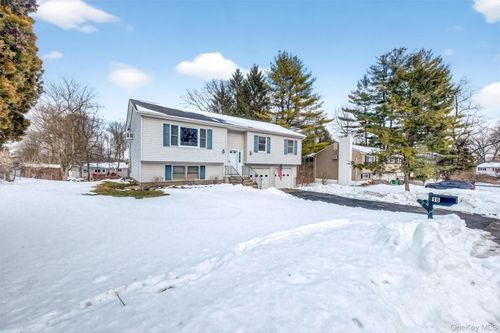 16 Darlene Dr, Poughkeepsie, NY, 12601-5604 | Card Image