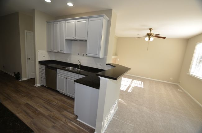 1211 Townes Cir, Townhouse with 3 bedrooms, 4 bathrooms and 2 parking in Aurora IL | Image 7