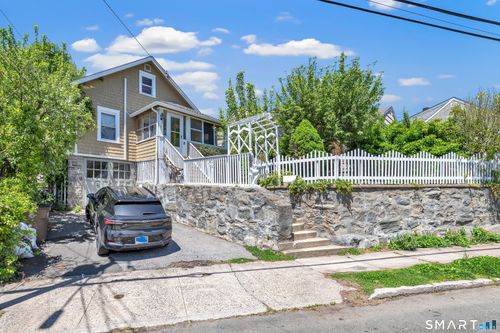 17 Reynolds Ave, Stamford, CT, 06905-4121 | Card Image