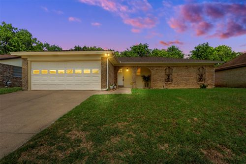 6916 Bennington Dr, Watauga, TX, 76148-1903 | Card Image