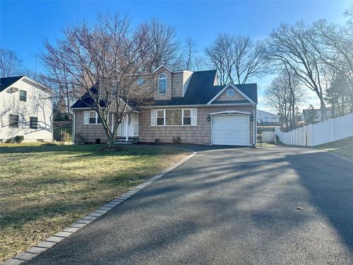 46 Falcon Dr, Hauppauge, NY, 11788-1202 | Card Image
