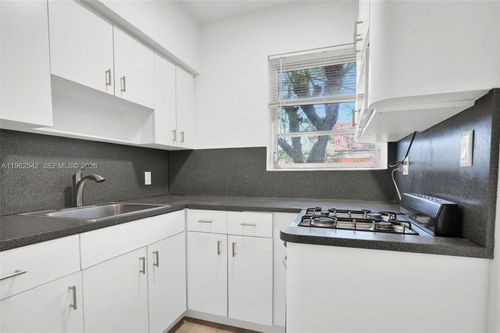 apt-28-4740 Pine Tree Dr, Miami Beach, FL, 33140-3167 | Card Image