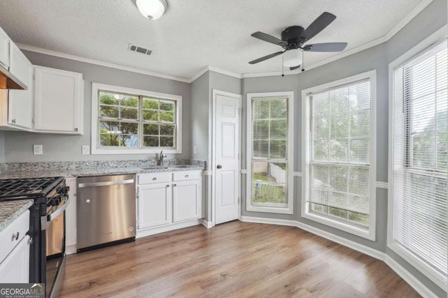 827 Mountain View Dr, House other with 4 bedrooms, 4 bathrooms and 4 parking in Stone Mountain GA | Image 7