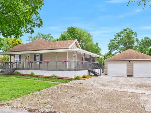 104 S Taylor St, Towanda, IL, 61776-7588 | Card Image